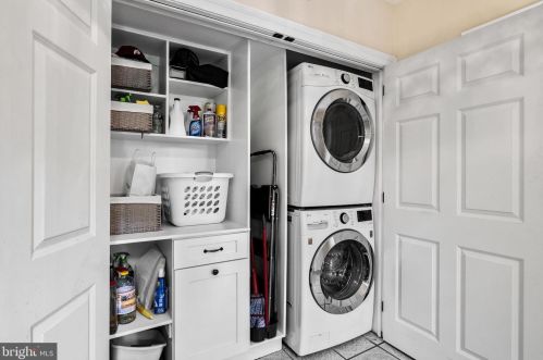 801 Thomas Ave, Riverton NJ  08077-1030 exterior