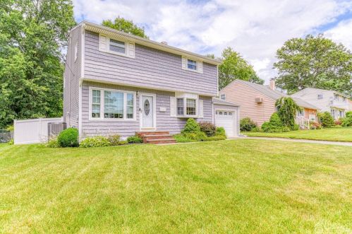29 Stratford Rd, East Brunswick NJ  08816-2019 exterior