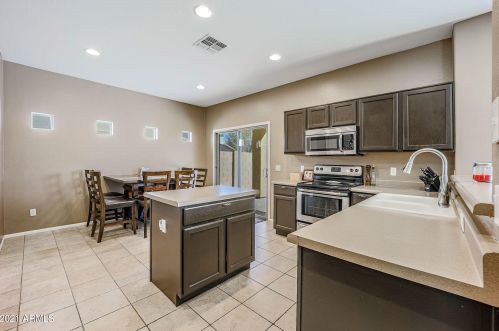 2575 Amber Sun Dr, Phoenix AZ 85085-5076 exterior