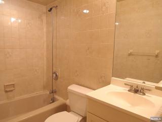 249 Glen Ave, Palisades Park NJ  07650-3037 exterior