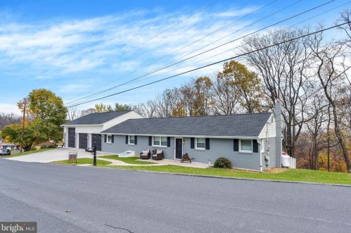 22 Arwin Dr, Hummelstown, PA 17036-9215