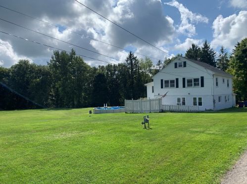 1026 Basilone Dr, New Castle, PA 16101-3102
