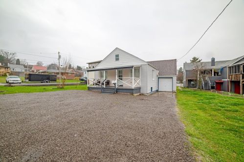 105 Helen Way, New Kensington, PA 15068-5208