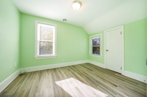 320 Knowlton St, Belvidere NJ  07823-1824 exterior