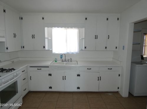 940 Sidney Ave, Tucson, AZ 85711-5025