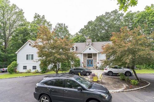 1078 Riverbank Rd, Stamford, CT 06903-2703