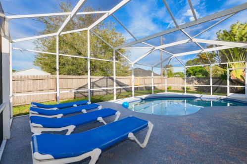 325 Gulfstream Ave, Fort Pierce FL 34983-1219 exterior