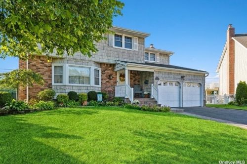 2124 Skipper Ct, North Bellmore, NY 11710-3011