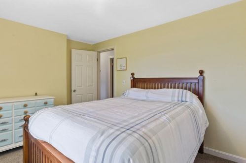 52 Canfield Ave, Warwick RI  02889-8802 exterior