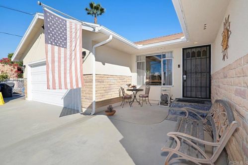 1362 Barbara Dr, Vista, CA 92084-7229