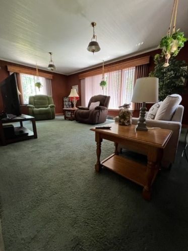 1004 Linden Dr, Jeannette PA  15644-2841 exterior