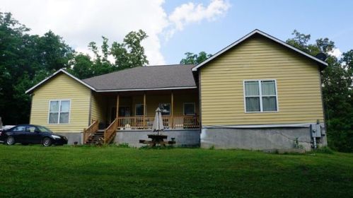 404 Hilltop Dr, Crossville, TN 38555-8625