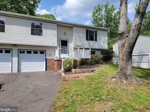 7598 Springfield Hills Dr, Springfield VA  22153-3123 exterior
