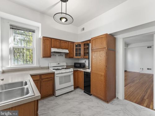 916 Capitol St, Washington DC 20003-1533 exterior