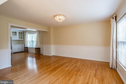 1042 Charter Oaks Dr, Lansdale PA exterior