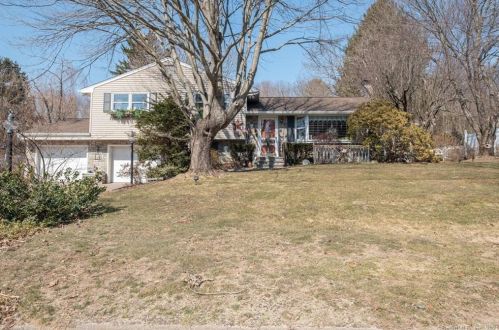 9 Rowland Dr, Waterbury, CT 06712-1121