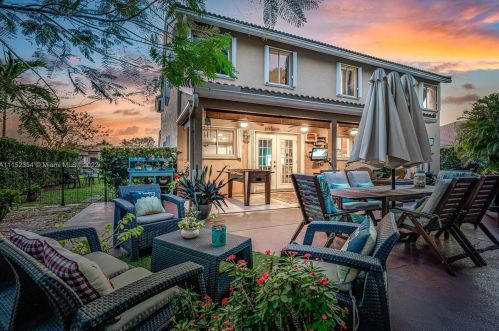 19321 10th St, Hollywood, FL 33029-3217