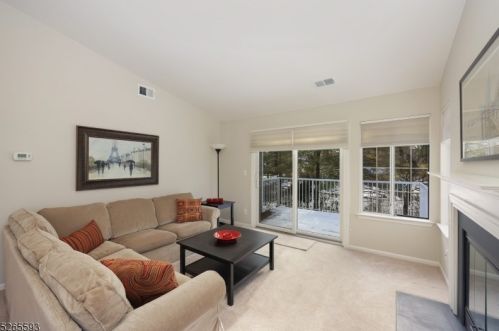 18 Pine Ct, Bedminster, NJ 07921-1626