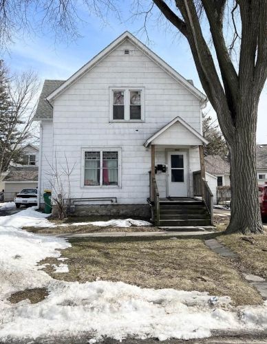 110 Clay St, Green Bay, WI 54301-4414