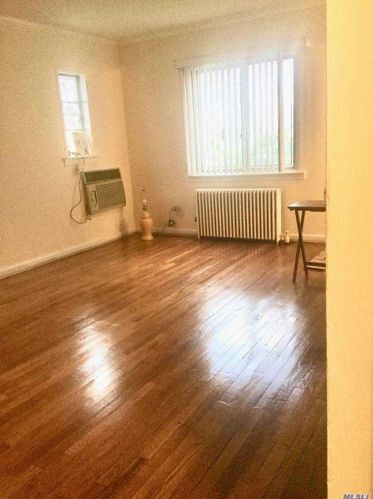 81-35 251st St, Jamaica, NY 11426-2603