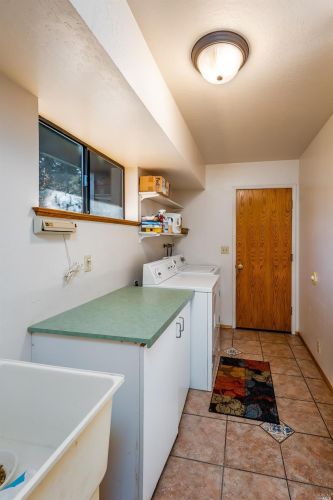 359 Laurel St, Willits CA  95490-3703 exterior