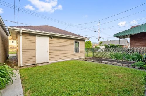 913 Maplewood Ave, Ambridge, PA 15003-2319