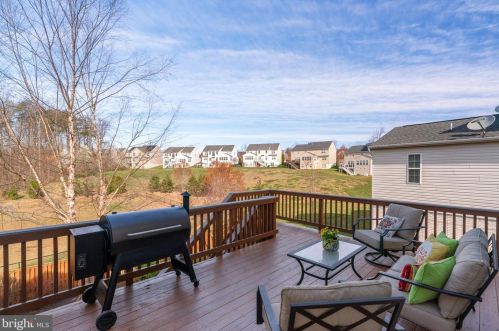 15340 Wits End Dr, Woodbridge VA  22193-5889 exterior