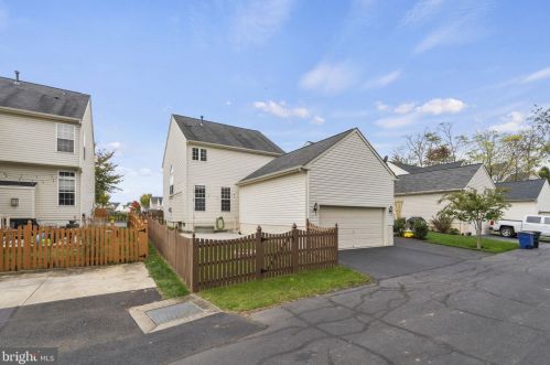 43 Stocks St, Lovettsville VA  20180-8643 exterior