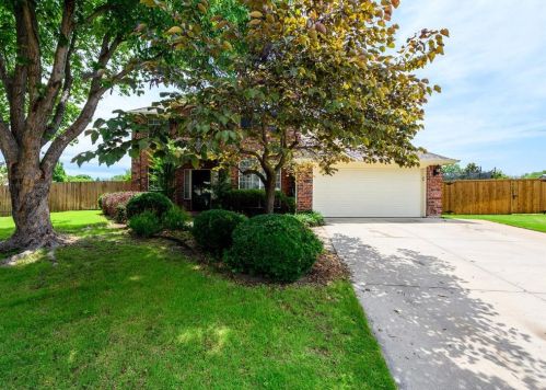 2112 Huron Cir, Denton TX  76210-2951 exterior