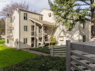 11910 Boones Bend Dr, Beaverton, OR 97008-7819