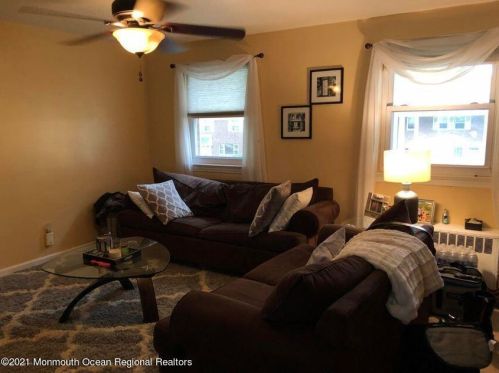 9 Manor Dr, Tinton Falls NJ  07712-2568 exterior