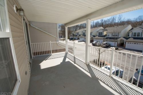 1602 Windsor Ct, Parsippany NJ  07834-3448 exterior