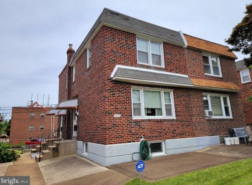 1225 Englewood St, Philadelphia, PA 19111-4221