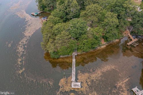 26 Mount Holly Ct, Montross VA  22520-4110 exterior