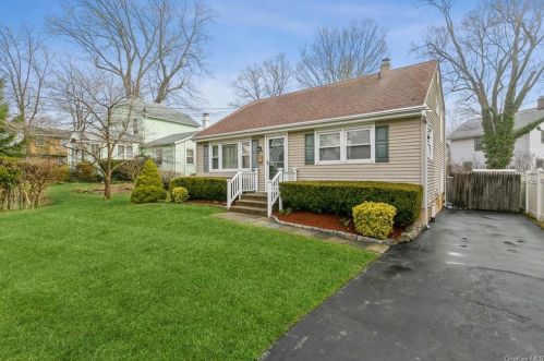 9 Robin St, Crotonville, NY 10562-2814