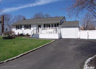 40 Norman Dr, South Setauket, NY 11720-2722