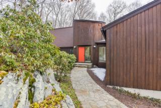 1 Indian Hill Rd, West Redding, CT 06896-2718