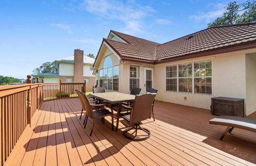 833 Boulevard Of The Champions, Shalimar FL  32579-2154 exterior