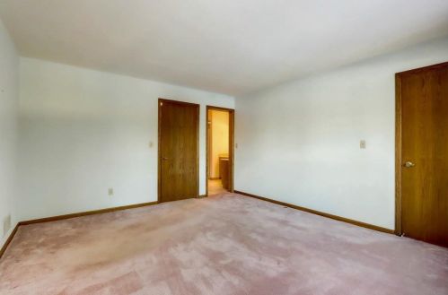 5339 Cambridge Ln, Milwaukee WI 53221-3237 exterior