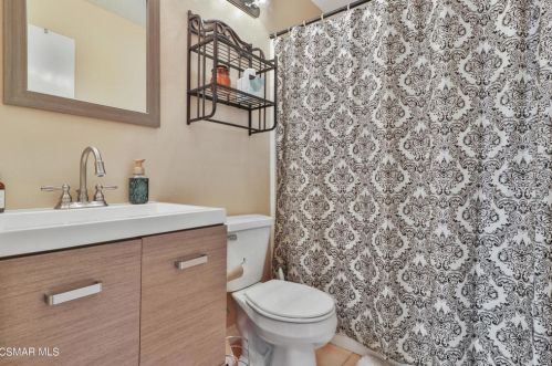 969 Roldan Ave, Simi Valley CA  93065-5667 exterior