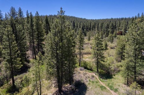 10556 Somerset Dr, Truckee, CA 96161-1220