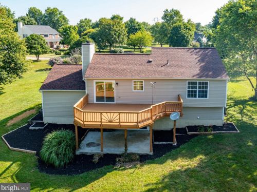 27 Cloverdale Pl, Charles Town, WV 25414-4033