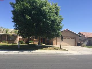 308 Scarletfire Dr, Bakersfield, CA 93307-7333