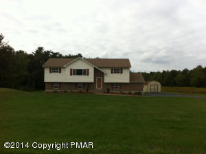 2126 Estates Dr, Blakeslee, PA 18610-2052