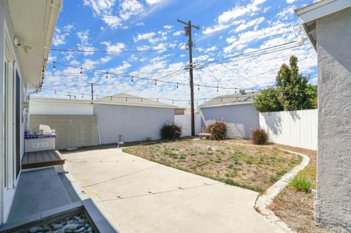 4835 122nd St, Hawthorne CA  90250-3507 exterior
