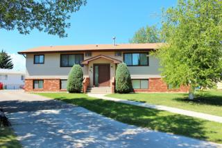 611 19th Ave, Minot ND  58701-6761 exterior