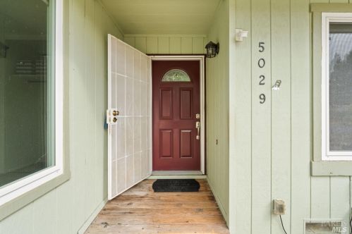 5029 Mccloskey Ct, Santa Rosa, CA 95409-2721