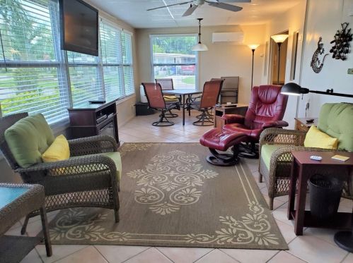 705 Falcon Dr, Tavares, FL 32778-4530