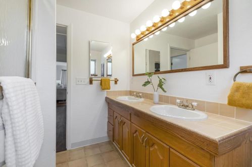 1438 Miramonte Ave, Los Altos CA 94024-5640 exterior