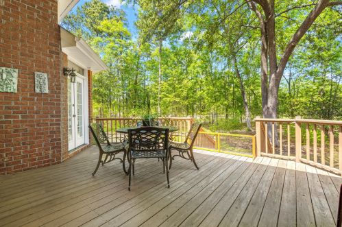 128 Porcher Dr, Bonneau SC  29431-8694 exterior
